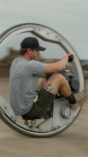 Unicycle vs Monocycle 🔥 What’s the difference? #onewheel #unicycle #monocycle #cycling | Hunter Howell