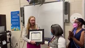 🏆🎉 #LexRich5Schools: A big surprise yesterday for Lake Murray Elementary School librarian Rachel DiMaria as she was named the South Carolina Association of School Librarians #Midlands Region School #Librarian of the Year! Learn more: https://bit.ly/3rvGHDg #Pridein5 #SouthCarolina | District 5 of Lexington and Richland Counties