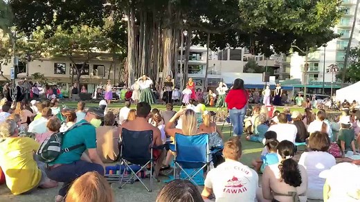 Last night: Hula Show which is performed at the Kuhio Beach Hula Show stage and The Royal Hawaiian Grove. 🌺🌺🌺❤️☀️📸🤙🏼🍹🌴#hawaii #waikiki #kuhiobeachhulashow #royalhawaiianhula | Hawaii Isla 808