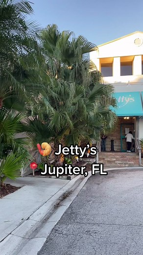 Dine at Jetty’s: Best Seafood Restaurant in Jupiter, FL