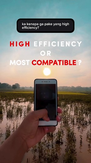 Mobile Videography Tips, lebih prefer high efficiency atau most compatible? Jadi gini... High Efficiency: Format: HEIF (High Efficiency Image File Format) untuk foto dan HEVC (High Efficiency Video Coding) untuk video. - Keuntungan - *Ukuran file lebih kecil dibandingkan JPEG dan H.264, menghemat ruang penyimpanan. *Kualitas gambar dan video tetap terjaga, bahkan bisa lebih baik. *Mendukung HDR (High Dynamic Range) untuk foto dan video dengan rentang warna yang lebih luas. - Kekurangan - *Kompat