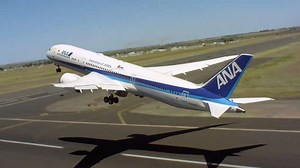 ～B787-9 デモフライト動画～ 7月11日～13日にイギリス ファンボローで開催されるエアショーでデモフライトを実施します！テストフライトの様子を先行してお届け☆富士山と桜がデザインされた特別塗装機のフライトをお楽しみください♪ | ANA.Japan