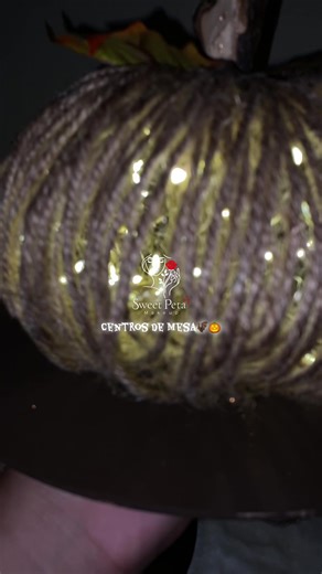 ¡Dale un toque mágico y rústico a tu fiesta de Halloween! 🎃✨ Estos centros de mesa con calabazas de hilo y luces LED son la decoración perfecta. ¿Quién dijo que el terror no puede ser elegante? 👻🫢#calabazas #centrosdemesa #paratiiiiiiiiiiiiiiiiiiiiiiiiiiiiiii #fyp