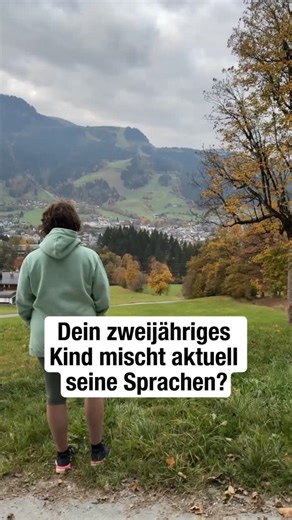 Bettina Gruber, PhD | Mehrsprachig Aufwachsen on Instagram: "Im 2. Lebensjahr nimmt die Sprache so richtig Fahrt auf. Kinder lernen laufend neue Wörter und beginnen damit auch aktiv zu experimentieren. ❗️Wenn es dann zur oft zitierten Sprachexplosion kommt - die bei zweisprachigen Kindern übrigens innerhalb des gleichen Zeitfensters auftritt wie bei einsprachigen! - lernen zweisprachige Kinder eine Menge neuer Wörter ... in zwei Sprachen. Aber es ist diesen Kindern noch gar nicht bewusst, dass s