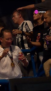 UH, PAPAI CHEGOU! ⭐🏆🌎 Se o John Textor não virou cidadão brasileiro, EU SIMPLESMENTE NÃO SEI DE MAIS NADA! Se liga como o papai tava na comemoração em cima do trio elétrico. #Libertadores2024 | TNT Sports Brasil
