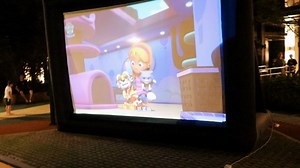 Watch inflatable projector screen outdoor on Amazon Live