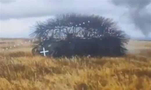 Ukraine sao chép 'giáp lông nhím' của xe tăng Nga