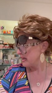 Grey's Anatomy writer and producer Jamie Denbo has an alter ego Beverly Ginsberg, who will be performing at the Edinburgh Fringe from July 31 to August 12. You can read about how Beverly aims to deal with protesters at Https://e-edition.jewishtelegraph.com #EdinburghFringe | Jewish Telegraph