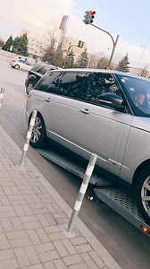 Пристигна истинско животно на пътя – Range Rover Vogue Long 🦁🦁🦁 https://daynight.mobile.bg/obiava-21741451762661202-land-rover-range-rover-ochakvan-vnos-range-rover-vogue-long-exclusive Когато говорим за лукс, стил и комфорт, малко автомобили могат да се мерят с Range Rover Vogue Long. Това не е просто SUV – това е каляска за модерния аристократ, съчетаваща мега рядко изпълнение, дълга база и свръхлукс. И най-хубавото? Достъпна цена за стойността, която предлага. Защо Range Rover Vogue Long е