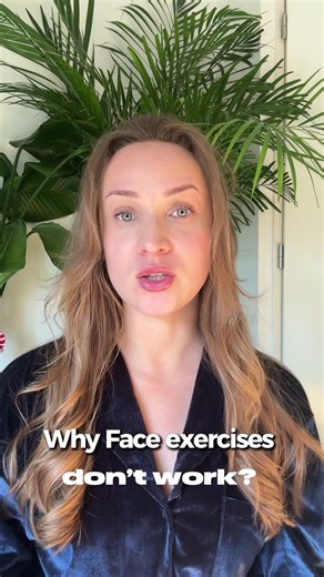 nobody talks about the muscles that pull the face down. If you train lifting muscles but ignore them, your face will keep going down. Today in my stories I show which muscle does this and how to release the tension. Take your cup of tea 🍵 and join my stories before it disappears 🫶🏻 #facefitness #faceyoga #naturalfacelift #antiagingtips #facemuscles