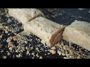 STREET FOOD! Thai snack "TOOBTUB" peanut crisp candy at night market ตุ๊บตั๊บ