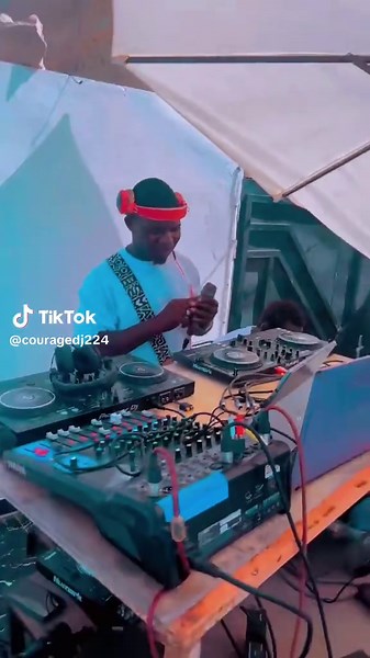 Mix musical guinéenne - Collaboration dynamique