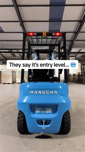 They say it’s entry level… Electric. Silent. Onboard charger as standard. If this is entry level, what’s top spec? 👀⚡️ Hangcha Breeze range 🥶 Buy now from Rack-N-Stak 🚚 #hangcha #breeze #electric #forklift