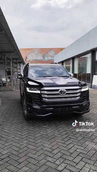 Toyota Land Cruiser 300 VX-R 2024 - Review & Promo Surabaya