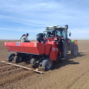 [Hot Item] Large-Spacing Garlic Planter Machine Model 2cm-8W for Farm Planting