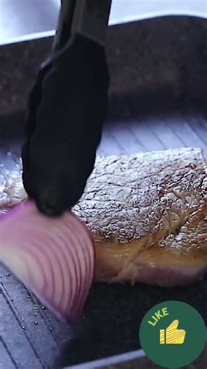 Non-Stick Grill Pan Test: Steak Slides Right Off 🔥🥩#Shorts#UK #Cooking #kitchenhacks #asmrvideo