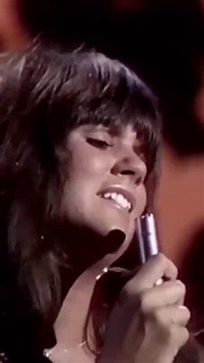 “Long, Long Time” live on The Johnny Cash Show in 1970. Written by Gary White, this track charted on Billboard and marked the beginning of her rise to stardom.🔥💐💐