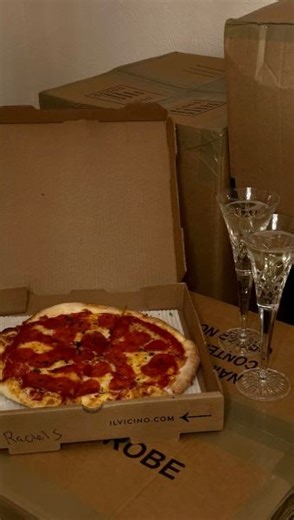 𝐈𝐍𝐓𝐄𝐑𝐍𝐄𝐓 𝐁𝐄𝐒𝐓𝐈𝐄 | 𝐃𝐚𝐥𝐥𝐚𝐬 𝐈𝐧𝐟𝐥𝐮𝐞𝐧𝐜𝐞𝐫 on Instagram: "You’re allowed to change your mind. You’re allowed to realize something no longer works for you even after you’ve exhausted every effort. Life is too short to stay where love doesn’t meet you fully. I’m endlessly thankful for the women in my life who show up in every way; the beautiful moments and the messy ones. There’s nothing like having a real village. 🤍"