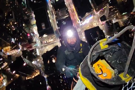 POV video atop the Empire State Building spire
