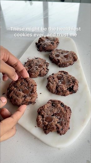 Healthiest cookies ever! High protein, gluten free, sugar free and vegan 😍🤌🏻 soft chewy and fudgy