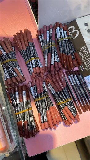 ‎كوزمتك سعد المتميز‎ on Instagram‎: "⁨ ⁨ ⁨ ⁨ ⁨ ⁨ ⁨ ⁨ ⁨ ⁨ ⁨ ⁨ 🎄عروض رأس السنه🎄 شهر ال /12/ 💵 السعر السابق 3.500❌ السعر الحالي 2.000✅⁩⁩⁩⁩⁩⁩⁩⁩⁩⁩⁩⁩"‎