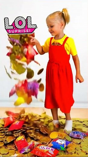 🎉 Alice Touched a Giant Surprise Egg and Amazing Toys Fell Out! 😲✨ Fun Family Playtime