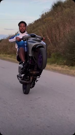 Scusa_mamma_profumo_di_miscela on Instagram: "Minkia se va questo Zip🐎 ———————————————— #scooter #polini #king #piaggiozip #zip #passion #70cc #2stroke #moto #tuning #racing #burnout #100cc #bike #top #biker #ride #rider #dirtbike #bikelife #malossi #piaggio #motorbike #crazy #motor #zipsp #graphicdesign #2t #design #wheelie"