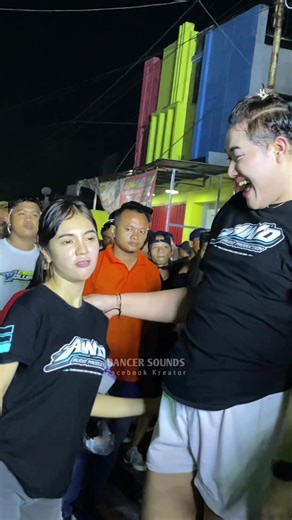 Ketika Della Pozy di Samping Cece Gapuro 😅😬 @AWD AUDIO PRODUCTION @Dela Poyz #horegmania_officialardifypppppp #karnaval2024 #karnaval #dancerkarnaval #horegmania_official #horegjawatimurglerr #horegjawatimur
