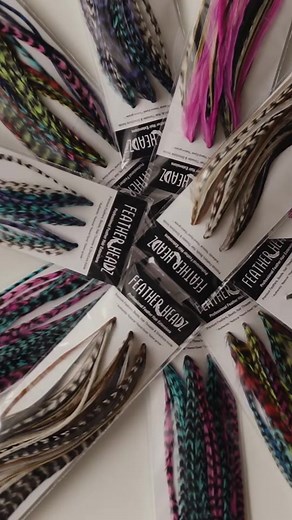 Instala fácilmente extensiones de plumas en tu cabello