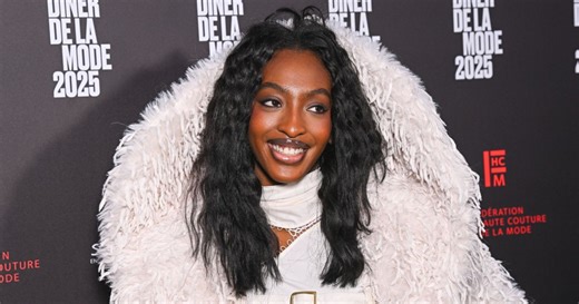 Ebony choque avec une performance puissante au Yardland