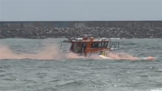 Teen dies after boat capsize