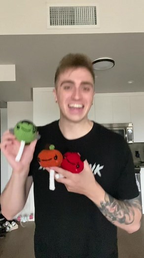 My crochet Monster Cake Pops 🤤 #yarnpunk #crochet #olisykes #foryou #fyp #amigurumi