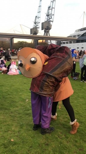 Giraffe-Style Wrapping with a Twist | Cosplay Fun at Comic Con