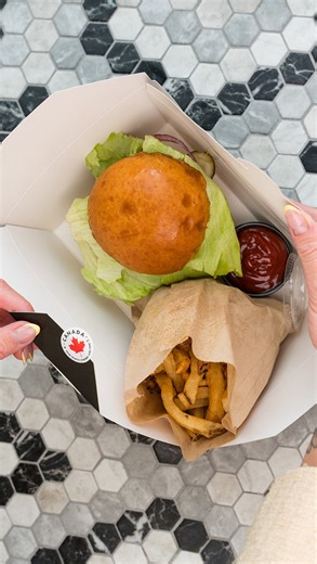 Watch the Big Red come to life… one delicious layer at a time. 🤤 Gourmet Brioche Bun 🍞 Dill Pickles 🥒 Balsamic Spray 🫗 Red Onion 🧅 Tomato 🍅 Lettuce 🥬 Double-Smoked Maple Syrup Bacon🥓 Quebec Cheese Curds 🧈 Aged Canadian Cheddar 🧀 Atlantic Black Angus 🍔 CC Sauce 🍶 Gourmet Brioche Bun 🍞 Fresh, juicy, stacked, and dripping with everything you crave — with no HST and no tariffs on this burger. 😉 👉 Come grab your Big Red at Cheese Curds and you’ll taste why it’s a fan favourite. CheeseC