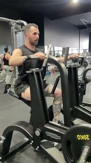 Technogym Machine Bilateral Flat Row Upper back