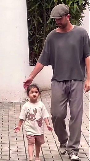 #ranbirkapoor daughter is a daddy’s girl #bollywood #subscribemychannel #love #mychannel