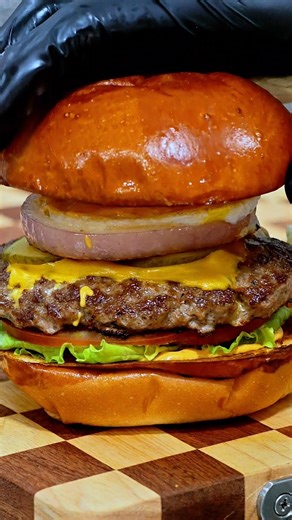 How to fry eggs perfectly? Hamburger #Burger #Beef #asmrsounds #food
