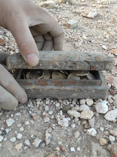 Opening a chest full of coins#HiddenTreasure #TreasureDiscovery #gold #treasure