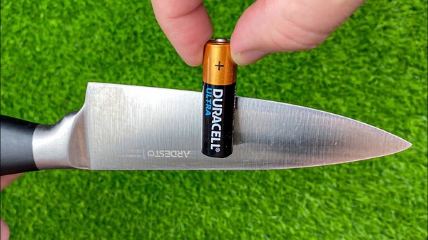 Sharpen a Knife Like a Razor in Minutes Utilizing a Battery