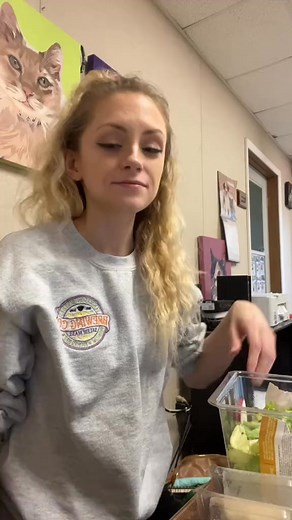 Eat Lunch with me while I spew random pieces of cat knowledge that lives in my brain after 20 years in animal rescue. #catfacts #petangel #catrescue #lunchchat #catsoftiktok | aceengel | Facebook