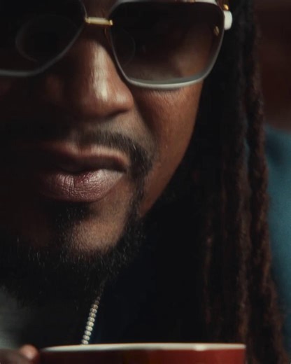 Marshawn Lynch and Nike celebrate the Seahawks Super Bowl victory 🏆 They also just Shock Dropped a $1,000 Varsity Jacket 😳 Details: hoh.news/rRQ3p13E | House of Heat