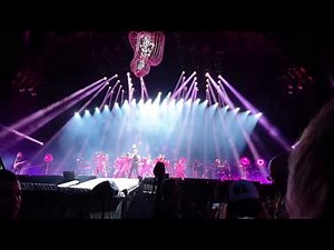 Pink - "Get The Party Started" (live in Vienna)