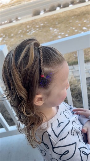Easy half up hairstyle. This looks like you spent way more time than you actually did! It’s so cute and fun. | Easy Toddler Hairstyles