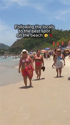 Finding the Local's Secret Spot on a BUSY Beach 🌴 Walk