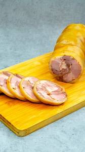 You will be delighted with this homemade ham recipe! It's worth trying Ingredients: pork ham hock: 1 pc salt: 15 g (0.5 oz) chili flakes: 5 g (0.2 oz) garlic powder: 7 g (0.2 oz) nutmeg: 7 g (0.2 oz) water: 3 l (101 pt) OVER MEDIUM FIRE: 3 H eggs: 2 pc salt: 3 g (0.1 oz) toast bread: 2 slices tomatoes: 1 pc | Cookrate