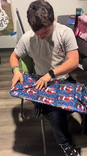 Opening our secret Santa gifts!! 🎁❤️#metzcorcommunitycampus #adultswithexceptionalities #cincinnati #christmas