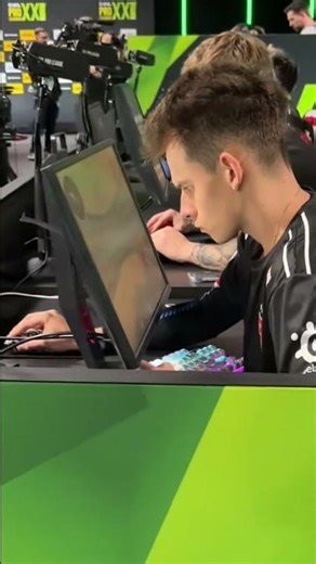 Frozen Offline Warmup – Aim Botz Handcam & Mouse Grip | CS2 Pro POV