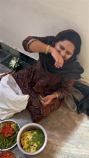 Pravesh kumar on Instagram: "Lagta sab laughing gas sungh ke baithe h 😸 #dailyminivlog #minivlogseries #minivlog #dailyvlog #familyvlog #familyfun #minivlogs #villagevlog #villagelife #fun #laughter"