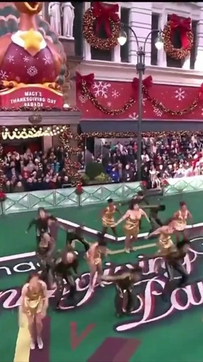 125K views · 2.1K reactions | Who hasn’t sung along to a Neil Diamond song!? The cast of “A BEAUTIFUL NOISE: The Neil Diamond Musical” had the crowd going with this performance of #crunchygranolasuite at the Macy’s Thanksgiving Day Parade last year! Tickets available now for the Broadway show ~Team Neil | Neil Diamond | Facebook