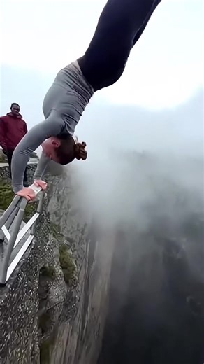 Stunning Handstand Level-Up in Extreme Sports